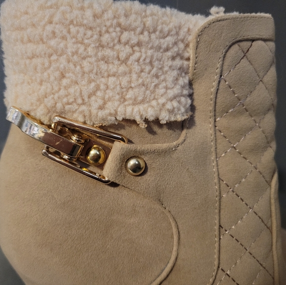 Guess Heeled Booties 8.5 - Picture 4 of 4